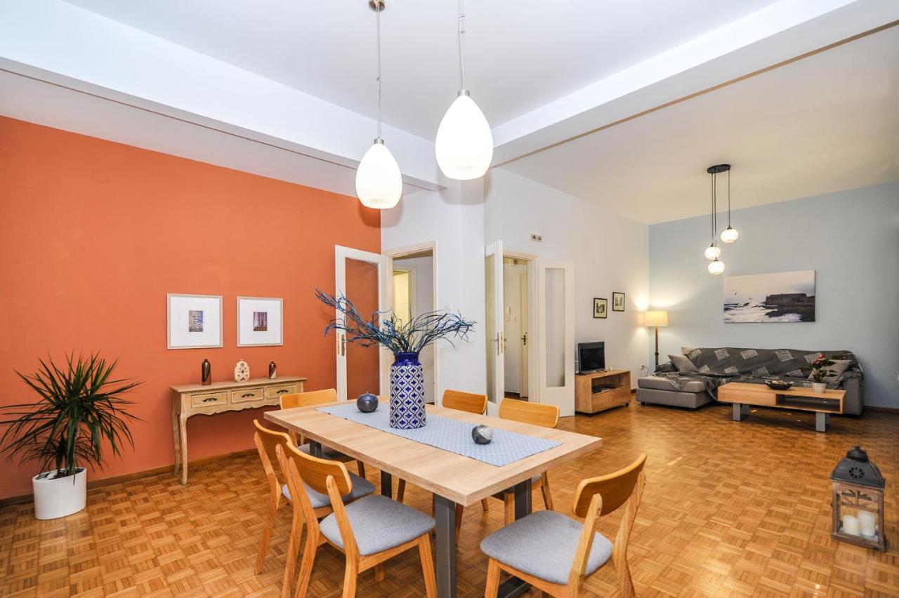 The Elegant. Spacious Center Apartment. Appartement